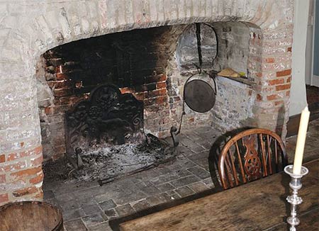 England18 Columbine's dinning room. I was so taken by the generous fireplace.